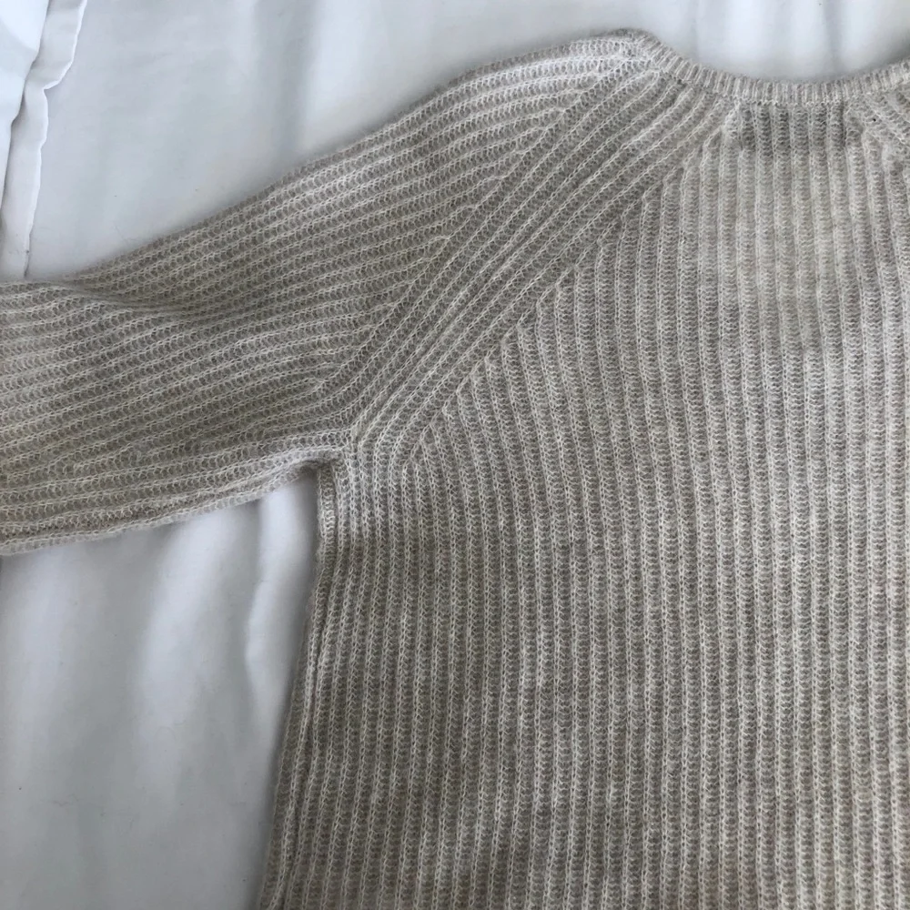 Everlane Alpaca V Neck Sweater - Picture 5 of 8